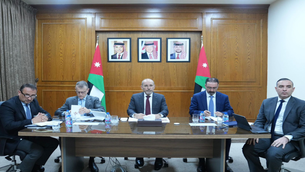 الصفدي يدعو لموقف دولي حازم تجاه تصعيد مضيق هرمز