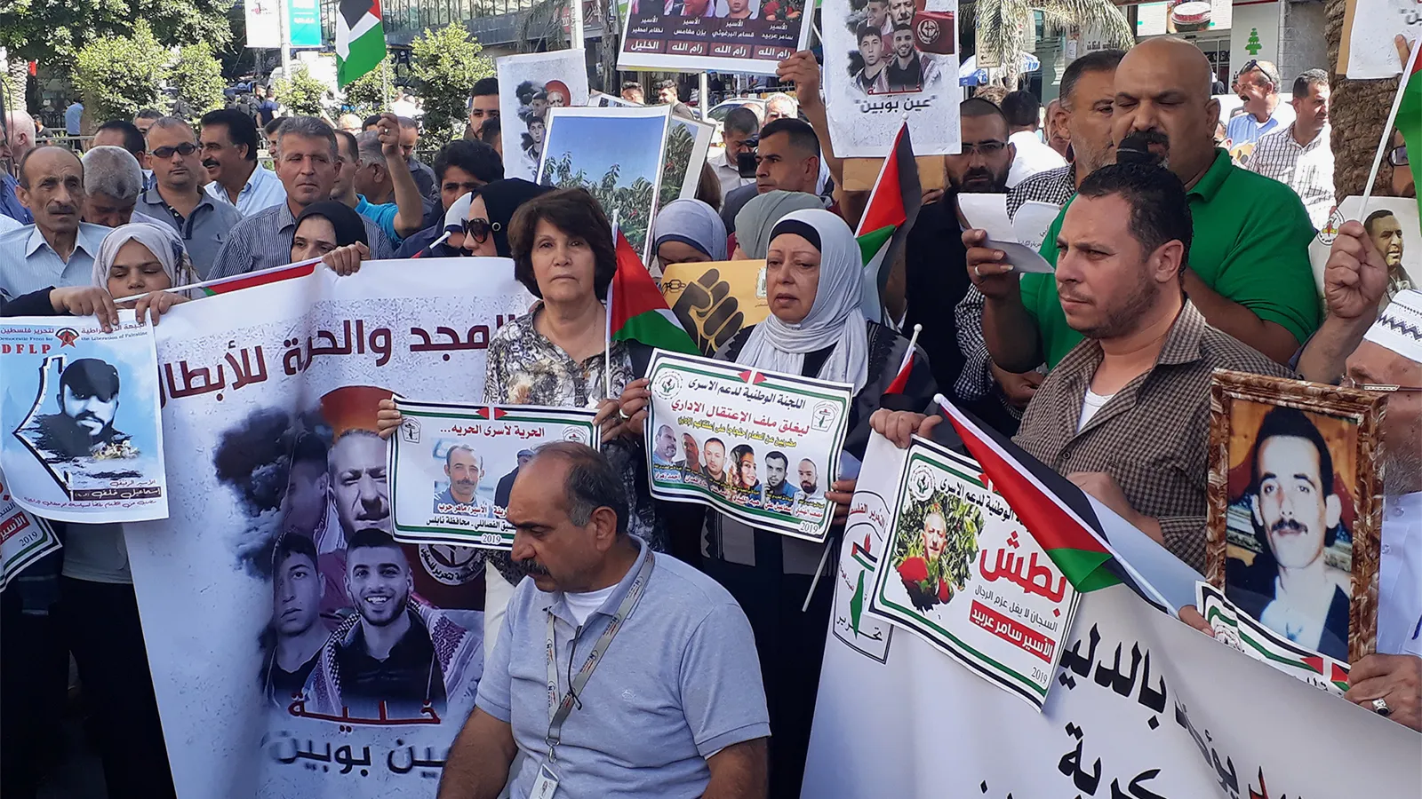 تدهور صحة أسير فلسطيني في سجون الاحتلال ودفن جثمان طفل بمقابر الأرقام