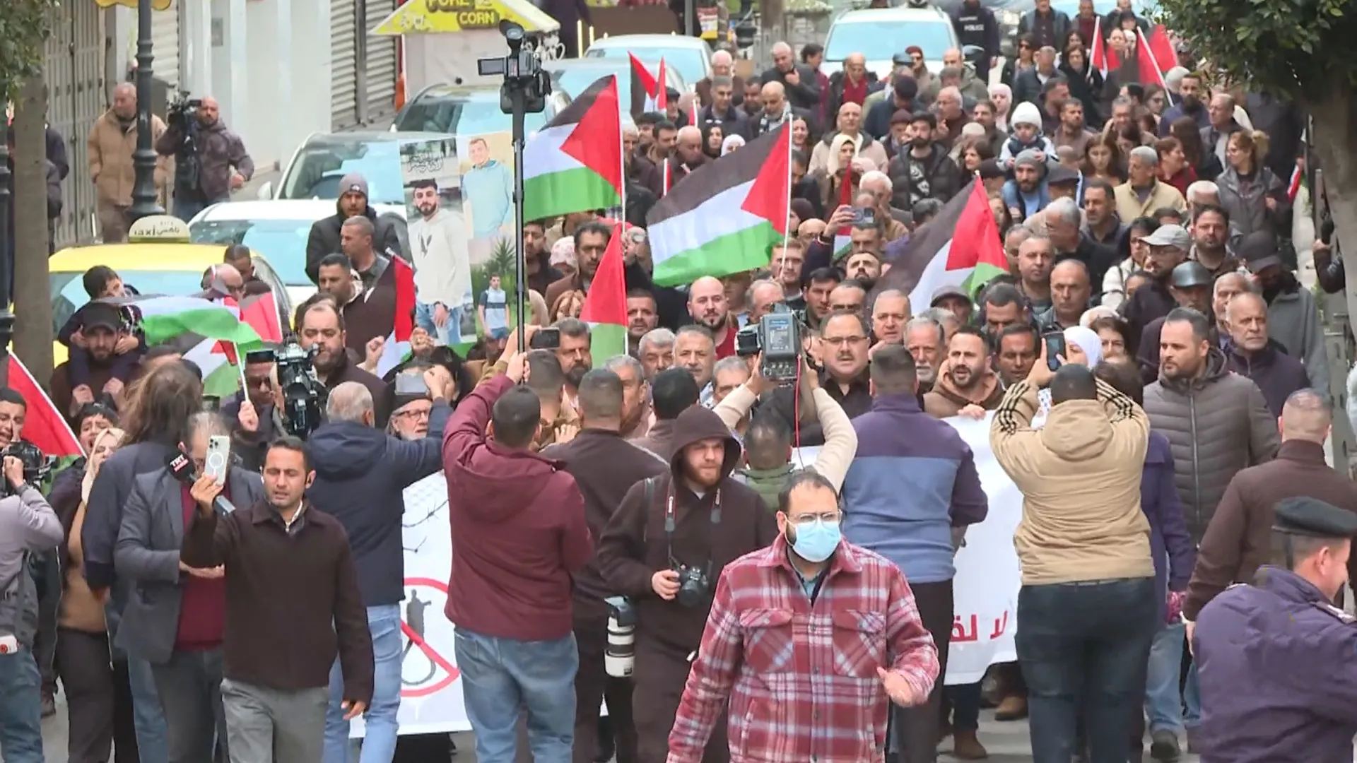 الأمهات يترقبن مصير الأسرى في ظل قانون الإعدام الجديد