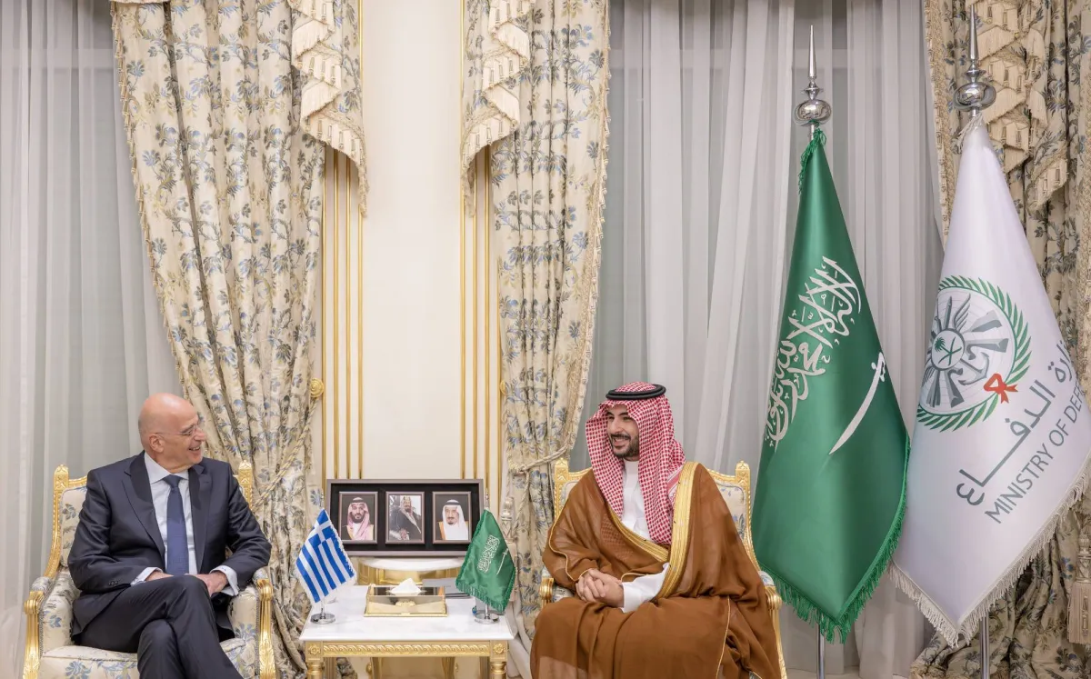 السعودية واليونان تستعرضان التعاون العسكري وتناقشان التحديات الإقليمية
