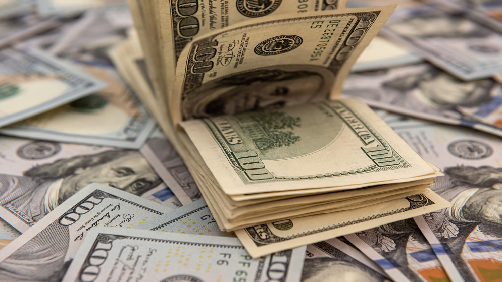 الدولار ينتعش وسط ترقب لبيانات الوظائف الامريكية وتصاعد التوترات في الشرق الاوسط