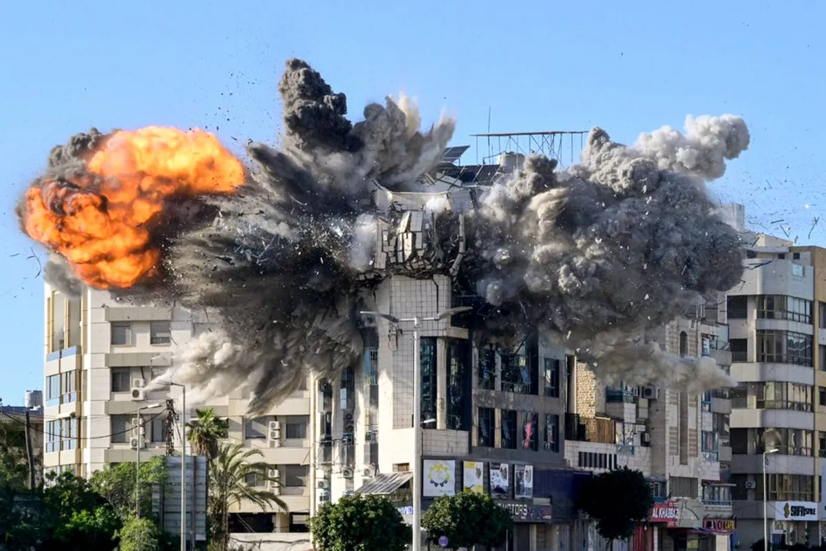 اسرائيل تقر صعوبة نزع سلاح حزب الله وتلجا لقصف جسور لبنان