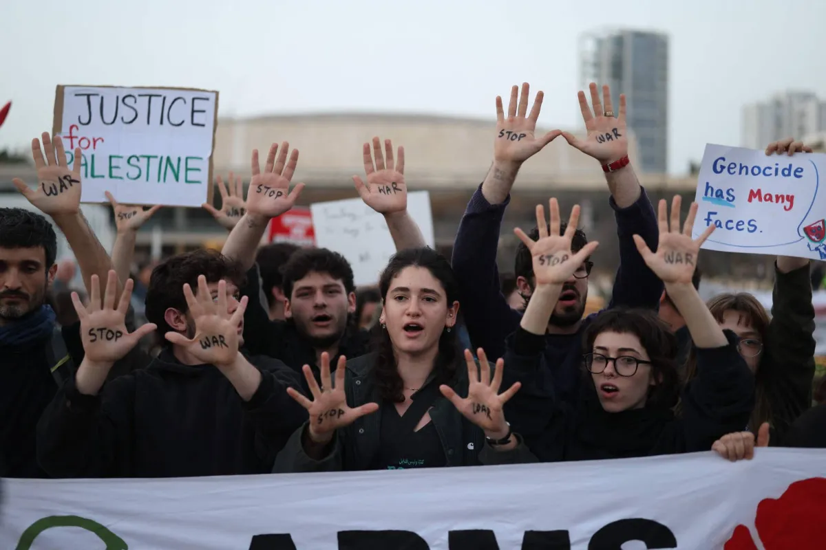 احتجاجات في تل ابيب تطالب بوقف التصعيد مع ايران وغزة