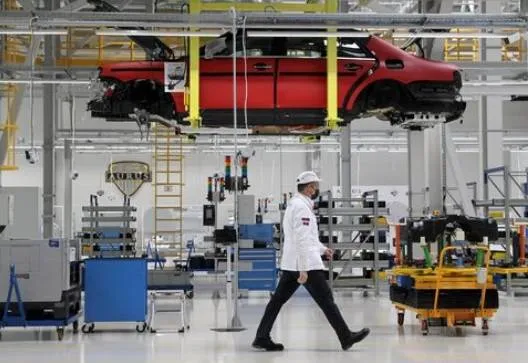 تراجع حاد في قطاع التصنيع الروسي وسط مخاوف اقتصادية متزايدة