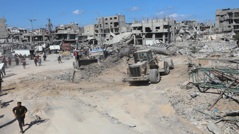 غزة تواجه كارثة بيئية مع تدمير شبكات الصرف الصحي وتراكم الاطنان من الركام