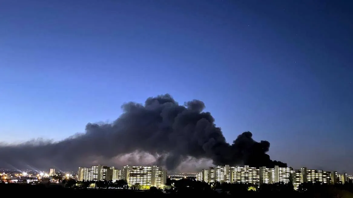 تصعيد حاد في طهران وواشنطن تلوح بضربات موجعة