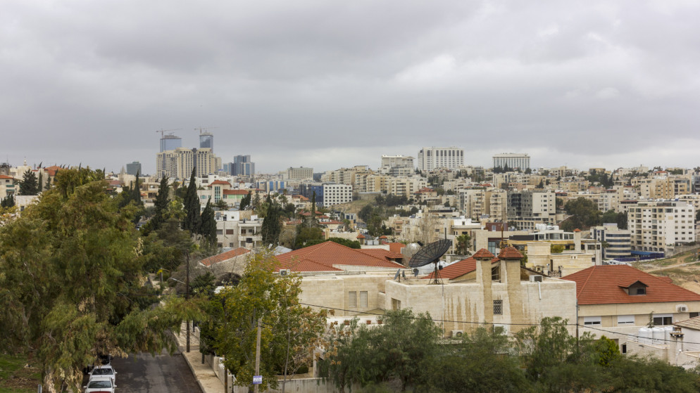 تقلبات جوية مرتقبة في المملكة مع فرص لهطول الامطار وارتفاع تدريجي بالحرارة