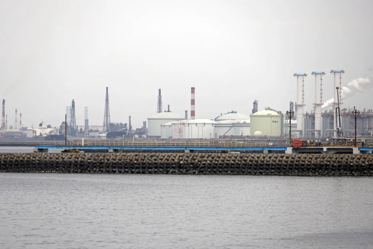 طوكيو تبحث عن بدائل نفطية لتامين امداداتها بعيدا عن هرمز