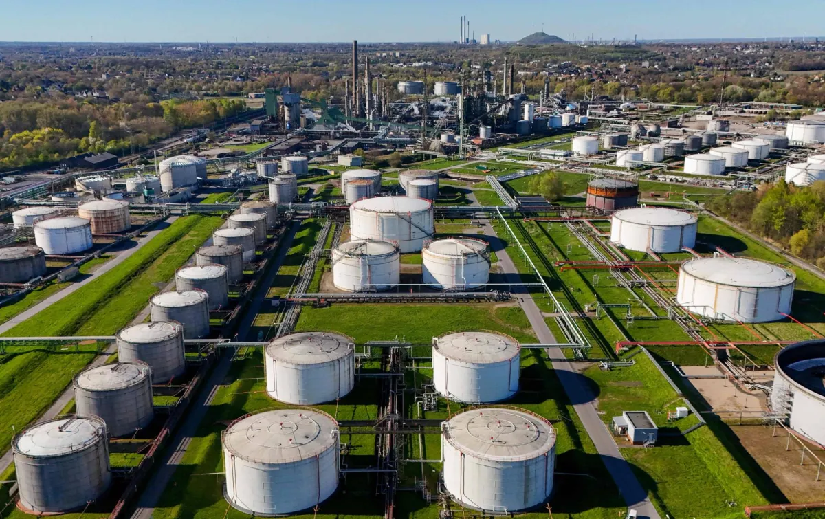 قفزة تاريخية لبرنت المؤرخ وسط مخاوف من أزمة طاقة عالمية