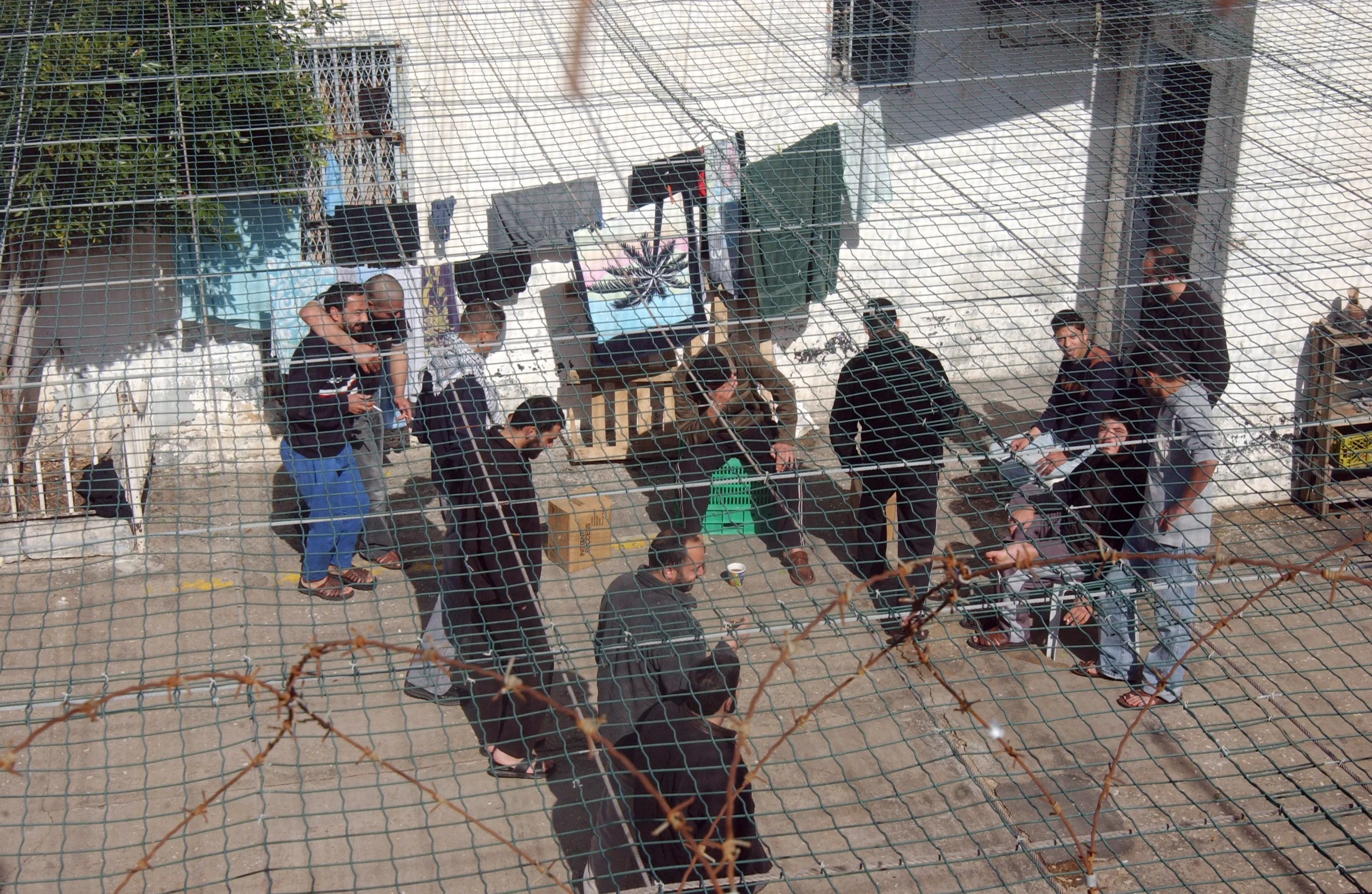 ارتفاع عدد الاسرى الفلسطينيين في سجون اسرائيل الى اكثر من 9600 معتقل