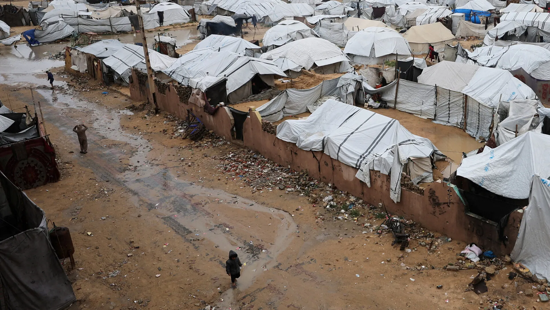 معاناة جديدة للنازحين في غزة بسبب الظروف الجوية القاسية