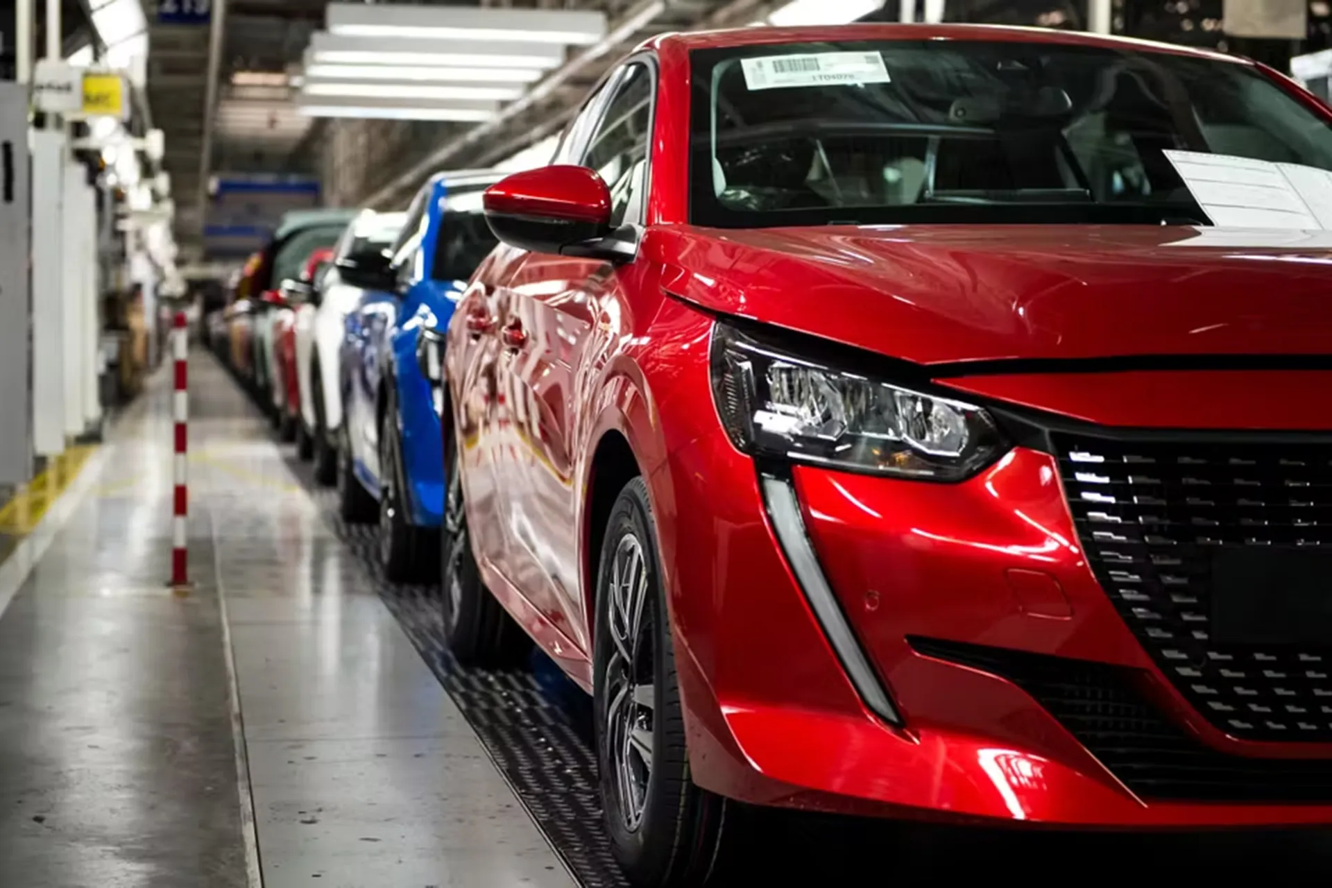 ستيلانتيس تستدعي 44 ألف سيارة بسبب مخاطر حرائق المحرك