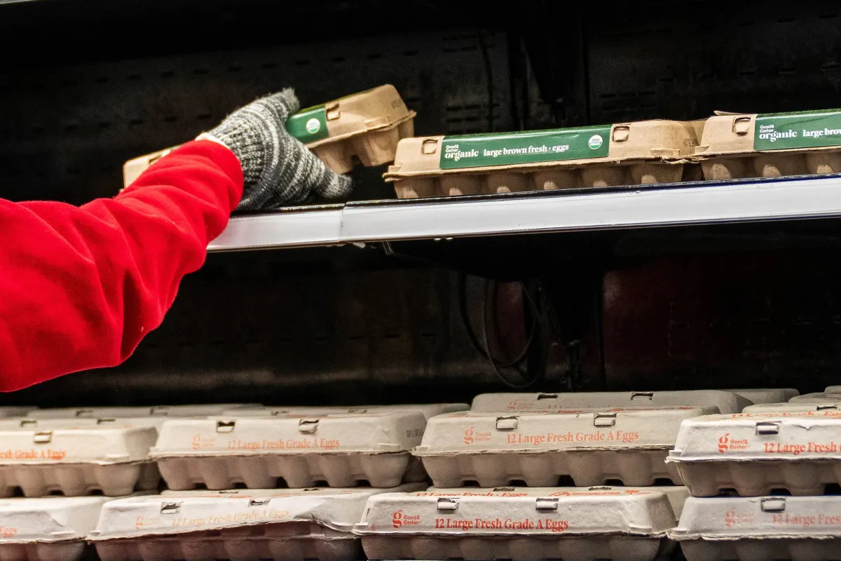 تضخم نفقات الاستهلاك الشخصي في امريكا يثير قلق الفيدرالي