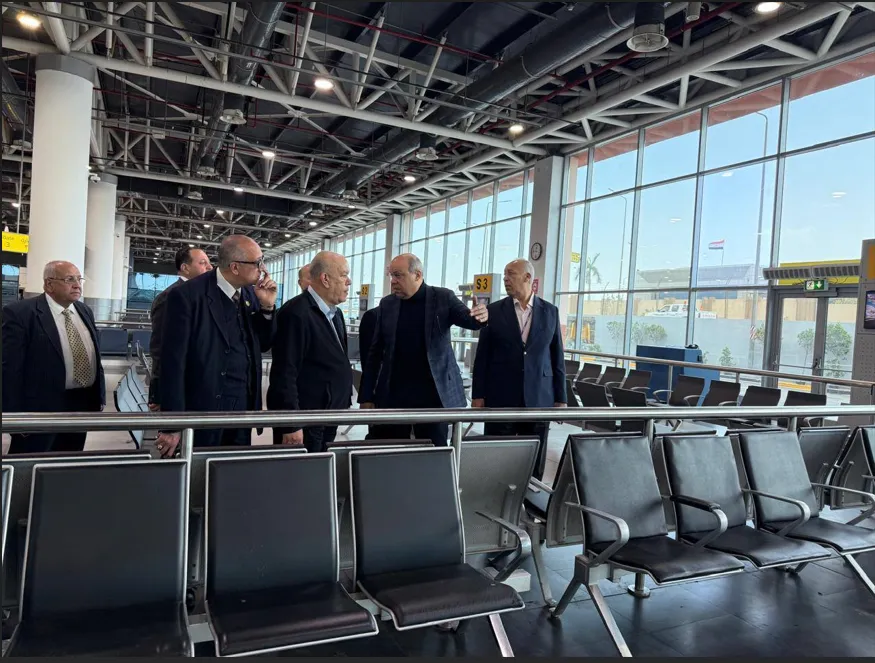 مطار القاهرة يودع بطاقات الجوازات الورقية تسهيلا على المسافرين