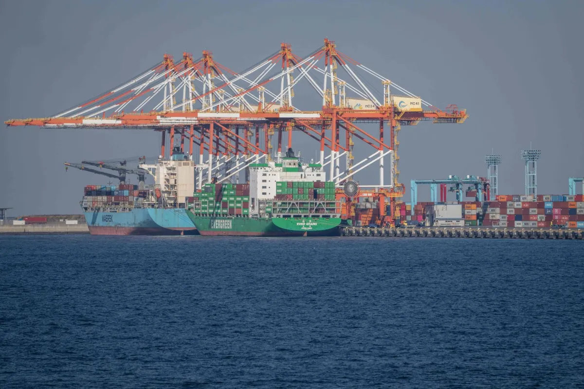 تراجع ثقة المستهلك الياباني يثير قلق بنك اليابان وسط تصاعد التوترات