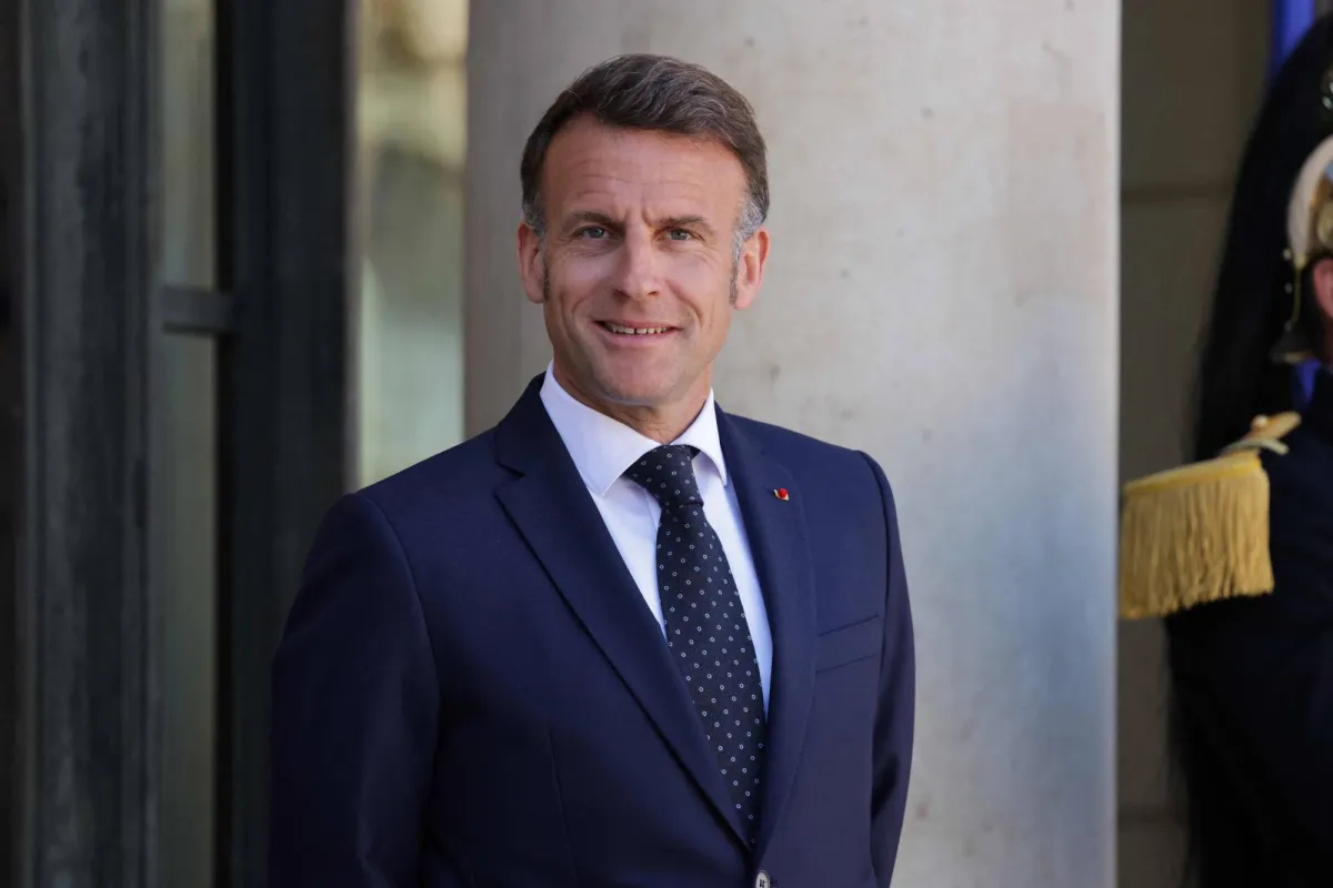 ماكرون يكشف تفاصيل اتصالاته بترمب وبزشكيان حول وقف اطلاق النار