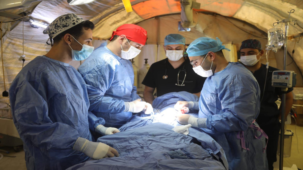 فريق طبي اردني ينقذ حياة سيدة فلسطينية بعملية معقدة في غزة