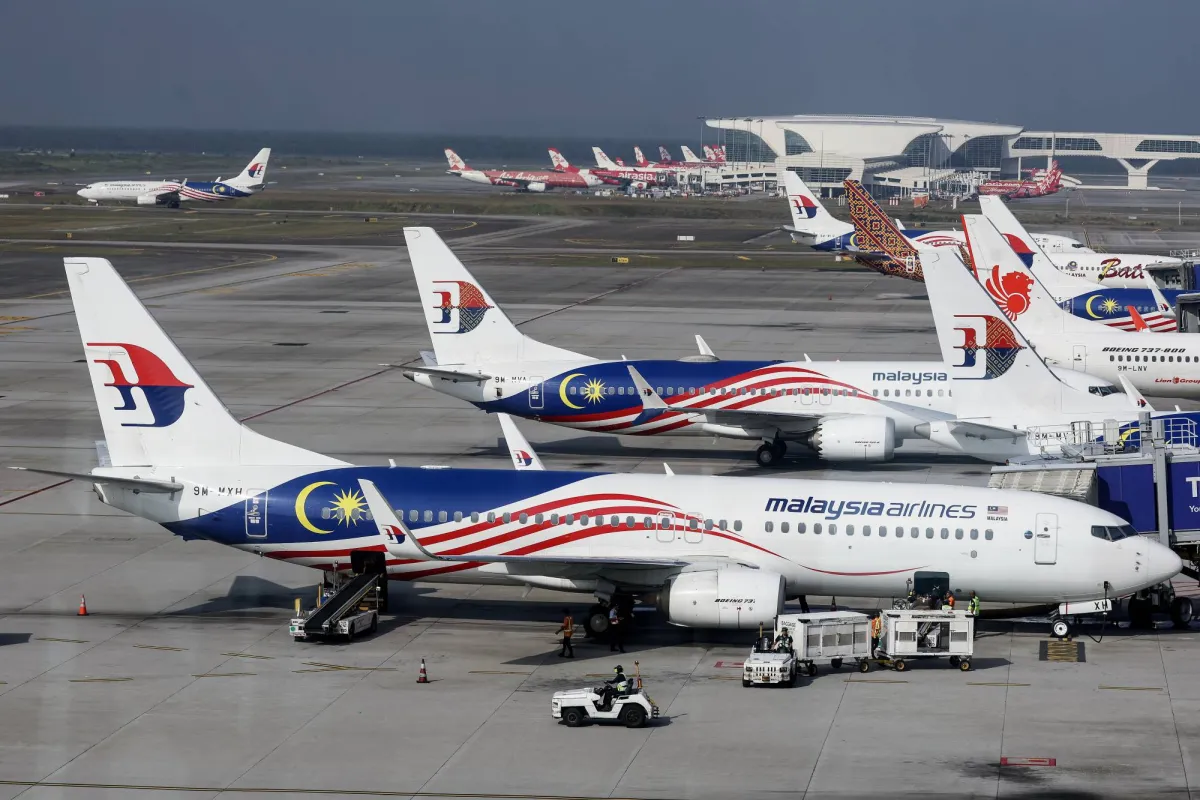 شركات الطيران تواجه أزمة الوقود بزيادة الرسوم وإلغاء الرحلات