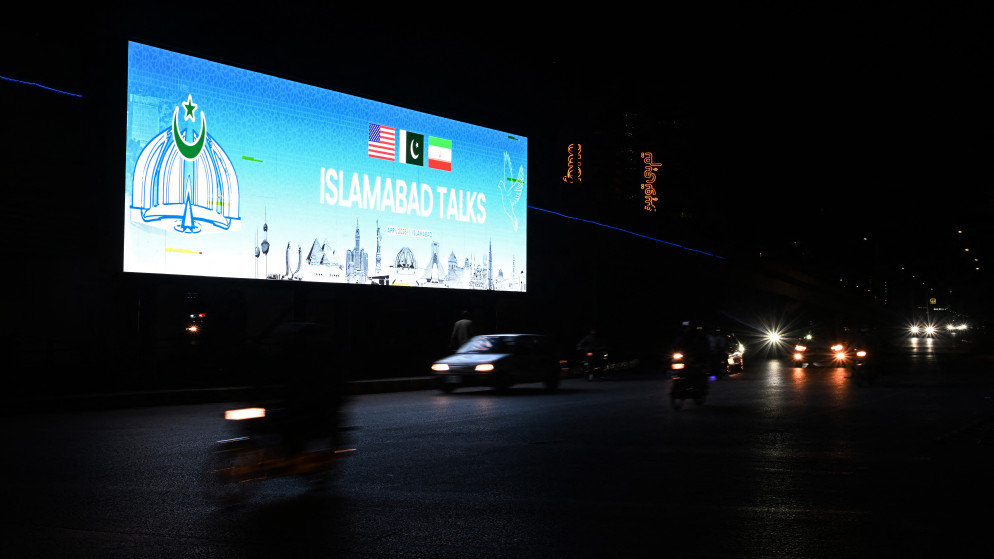 محادثات امريكية ايرانية في باكستان وسط تصعيد في هرمز