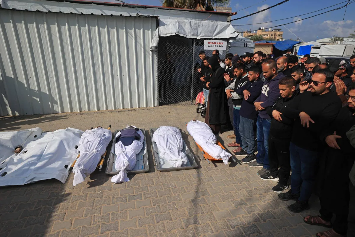 تصعيد في غزة: غارة تودي بحياة سبعة فلسطينيين وسط القطاع