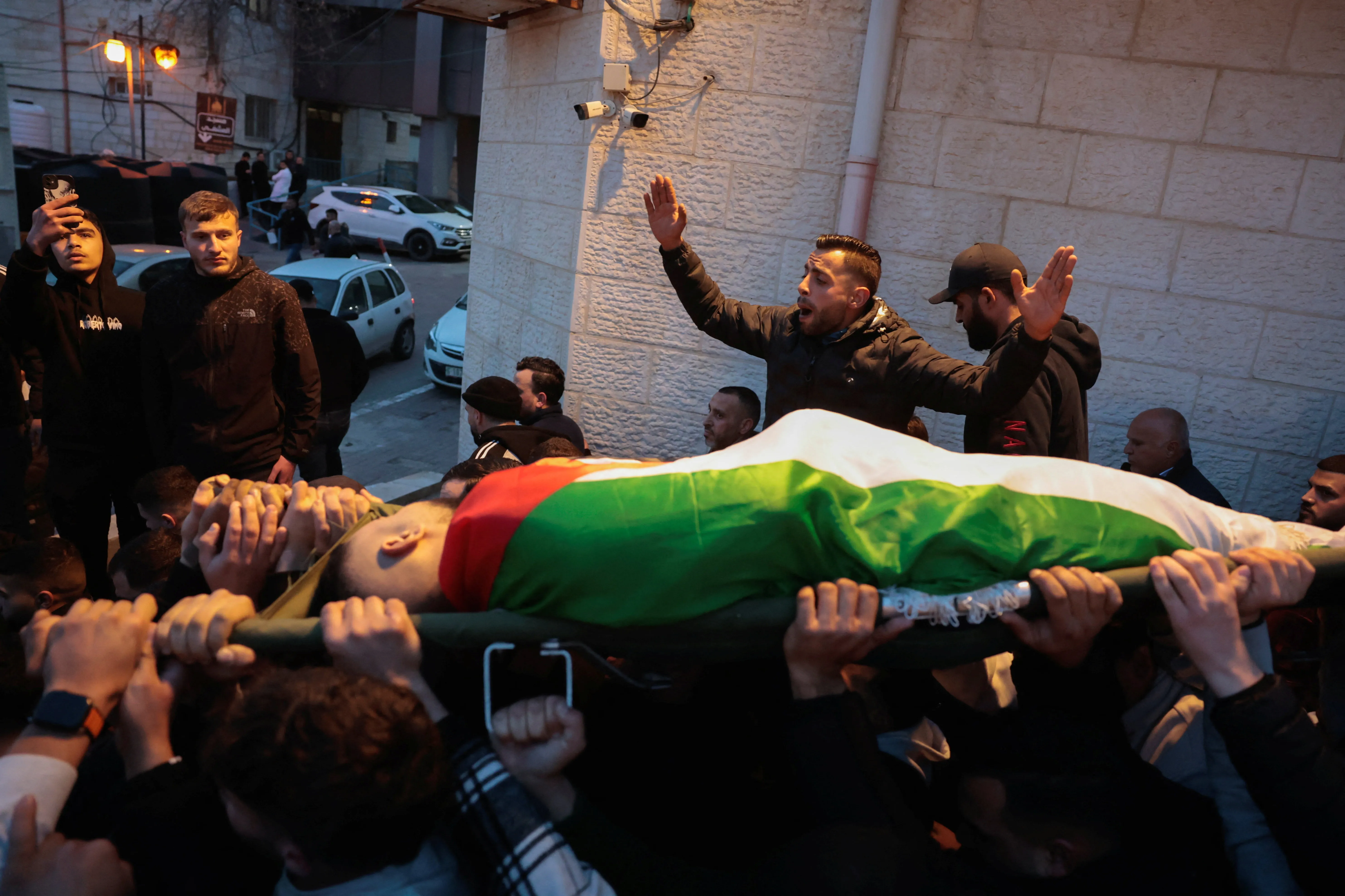 يوم دام في فلسطين: شهداء في غزة والضفة ومطالبات بوقف اعتداءات المستوطنين