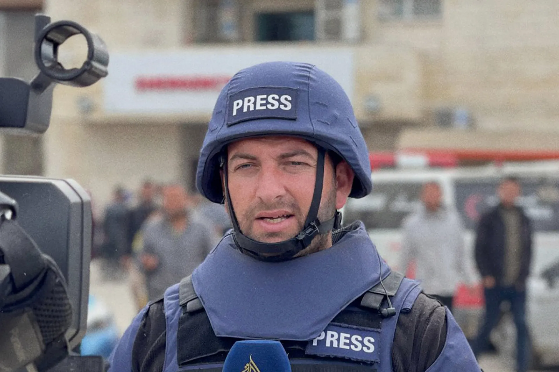 غزة تفقد وشاح الحقيقة.. استشهاد صحفي يلهب مشاعر الفخر والألم