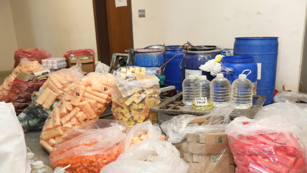 الجمارك الاردنية تضبط مشغلا لتصنيع مواد تجميل مقلدة في شقة سكنية