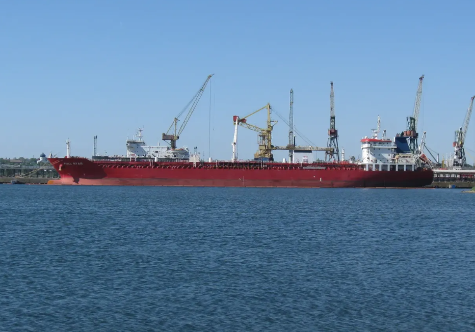 وسط التوترات ناقلات نفط تعبر مضيق هرمز وتثير مخاوف عالمية