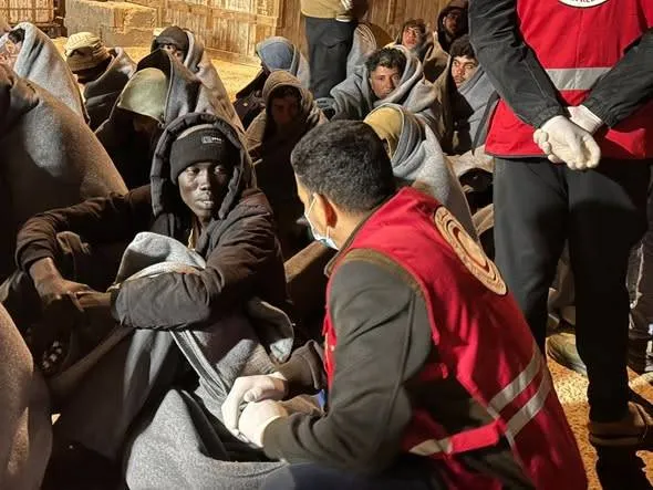 بعد أيام عصيبة بالبحر.. خفر السواحل الليبي ينقذ مهاجرين قبالة طبرق