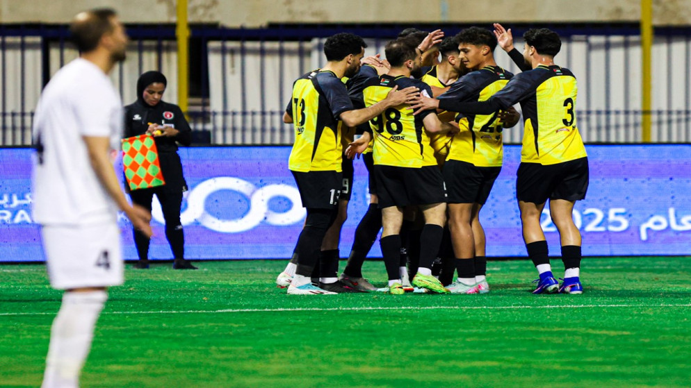 الحسين يكتسح الرمثا بثلاثية في دوري المحترفين ويقترب من اللقب