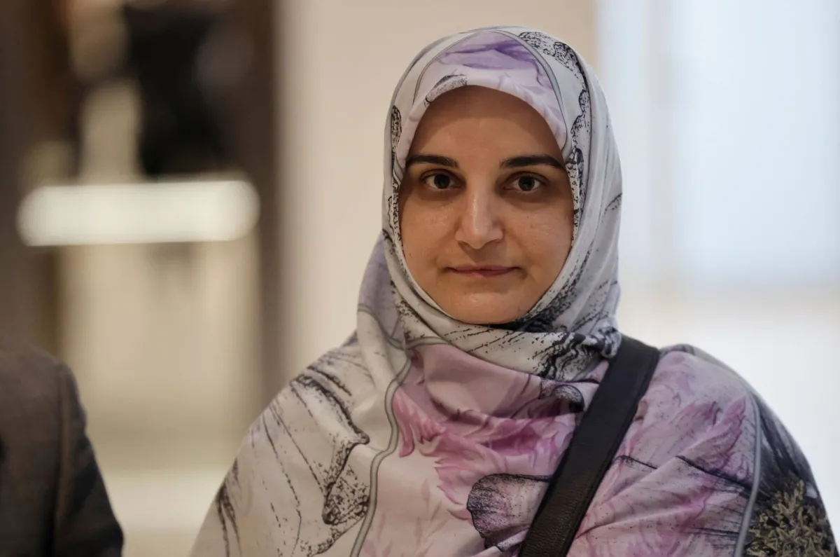 عودة طالبة ايرانية الى طهران بعد الافراج عنها في فرنسا