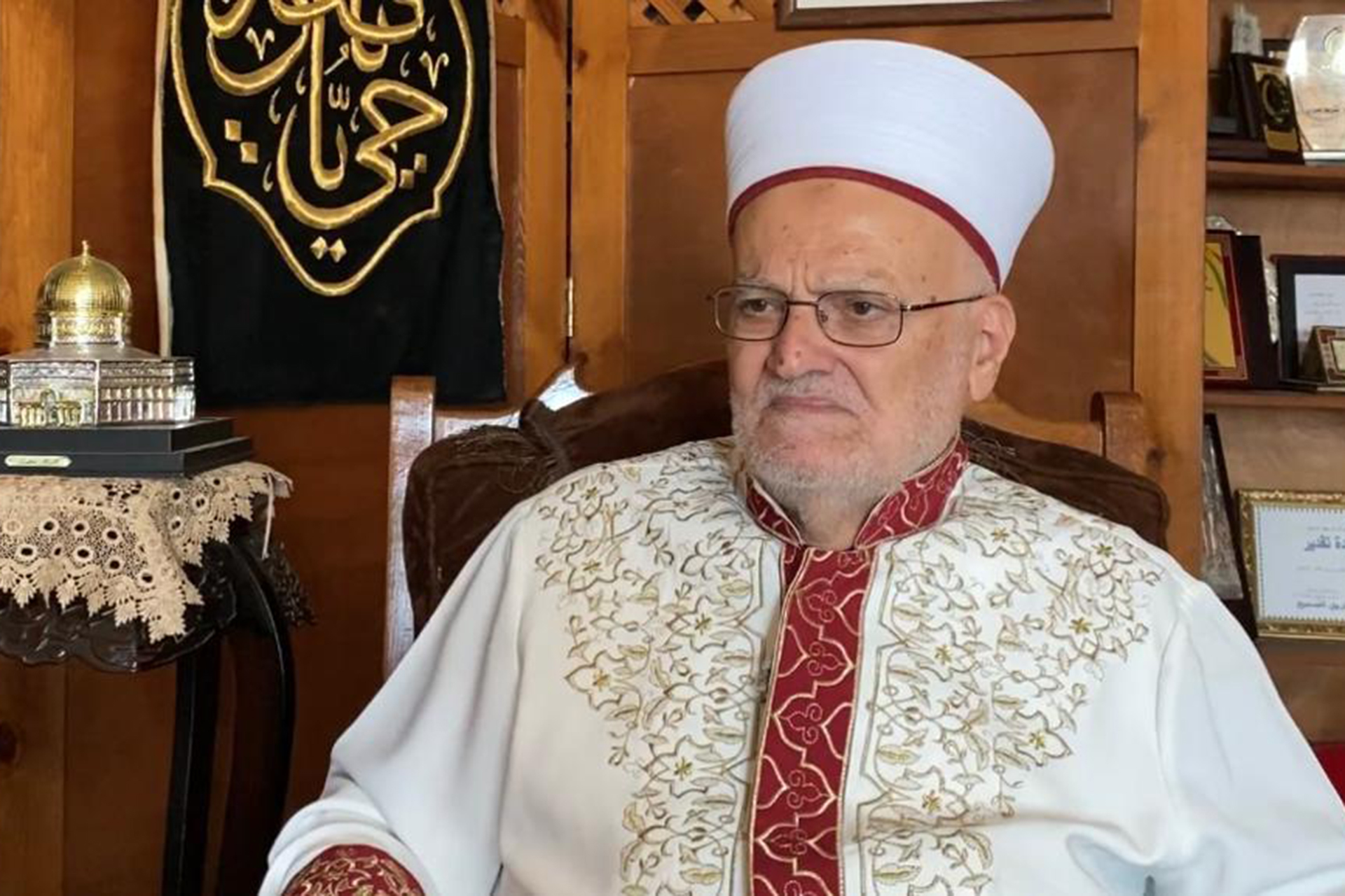 منع الشيخ عكرمة صبري من دخول الأقصى يثير استنكارا واسعا