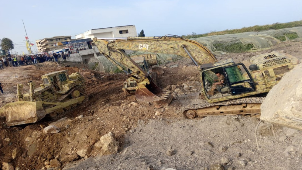 الجيش اللبناني يباشر ترميم جسر القاسمية بعد قصف اسرائيلي