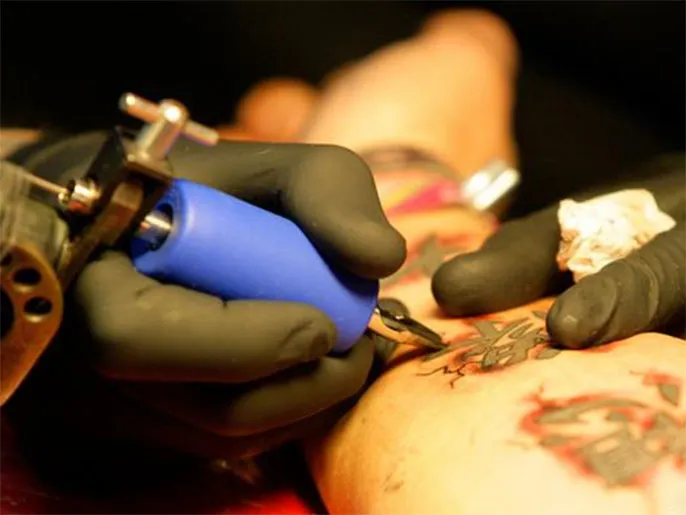 تأثيرات الوشم على جهاز المناعة: دراسة تكشف عن المخاطر الخفية