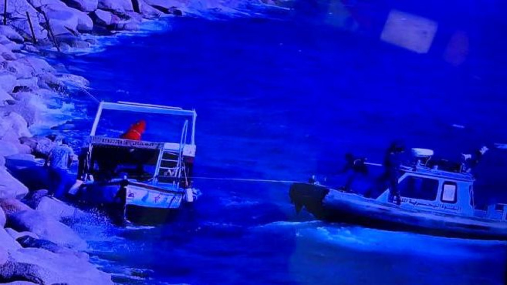 انقاذ سياح في العقبة بعد جنوح مركب بسبب تدخل سريع