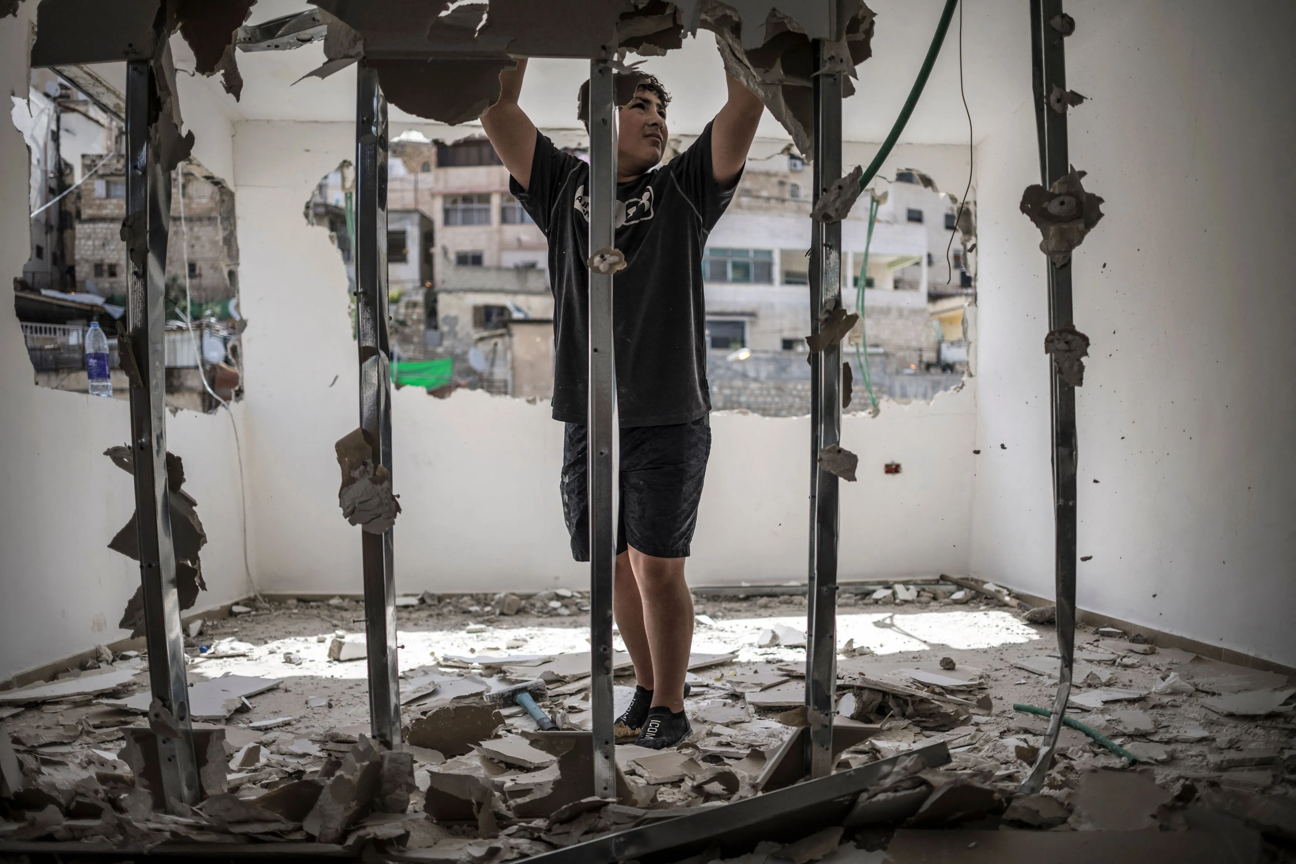 اليونيسيف تعلق عملياتها في غزة بعد استشهاد عاملين وإسرائيل تكثف القصف