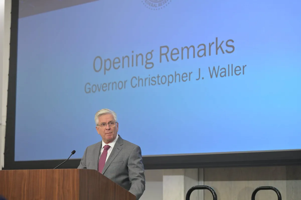 الفيدرالي الامريكي يحذر من خطر التضخم بسبب التوترات الجيوسياسية ورسوم ترمب