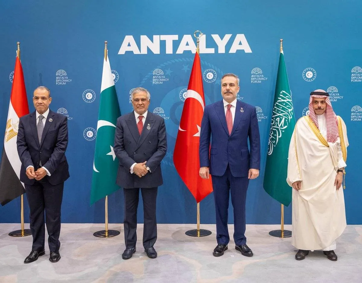 دور سعودي بارز في جهود الوساطة الإقليمية خلال اجتماع أنطاليا