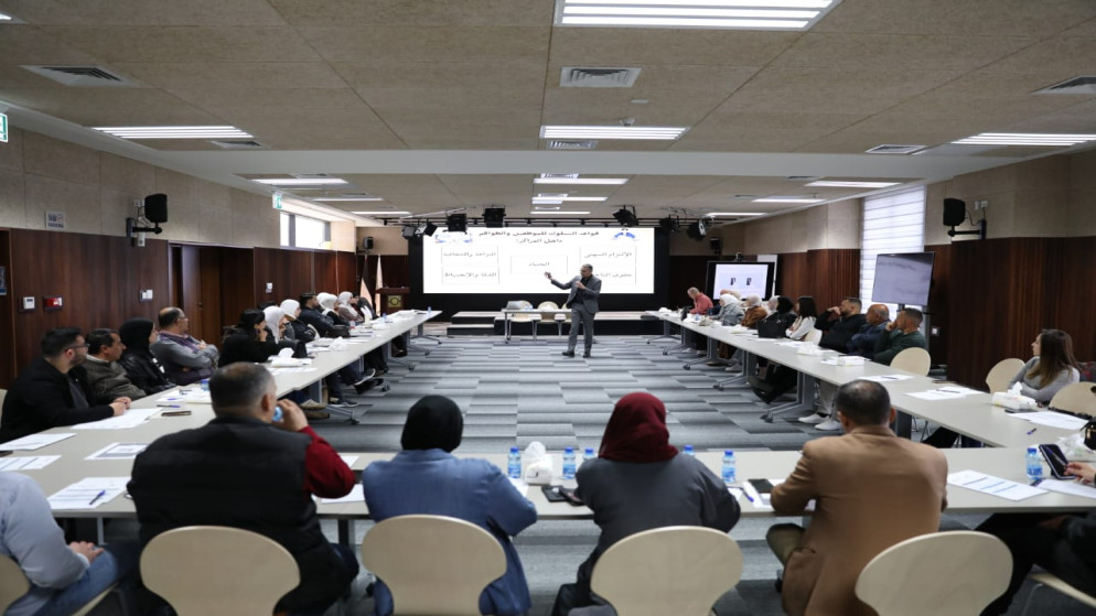 الانتخابات المحلية الفلسطينية: الاف الموظفين يديرون عملية الاقتراع