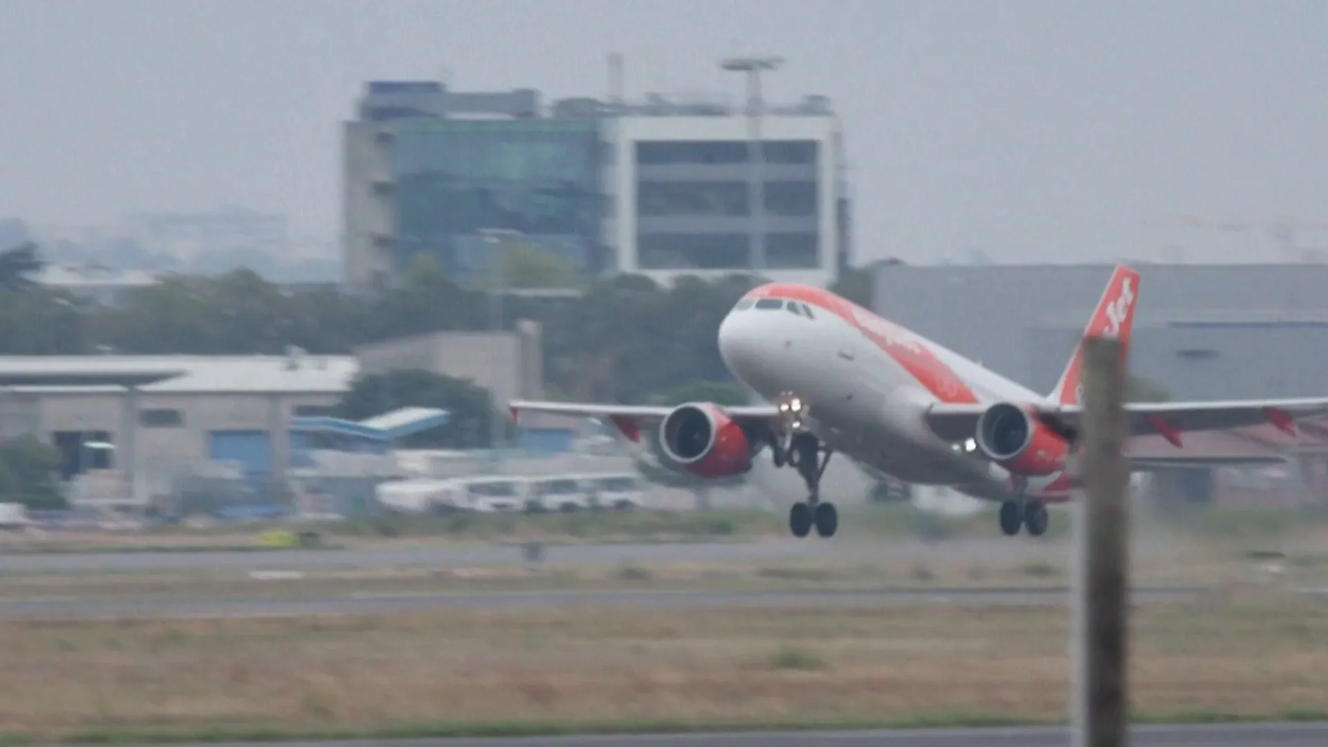 تحذيرات من شلل محتمل في حركة الطيران الاوروبي بسبب ازمة الوقود