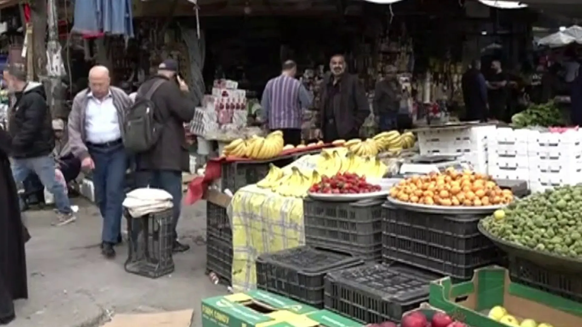 تقلبات الليرة السورية تضغط على معيشة المواطنين وتثير استياء في الأسواق