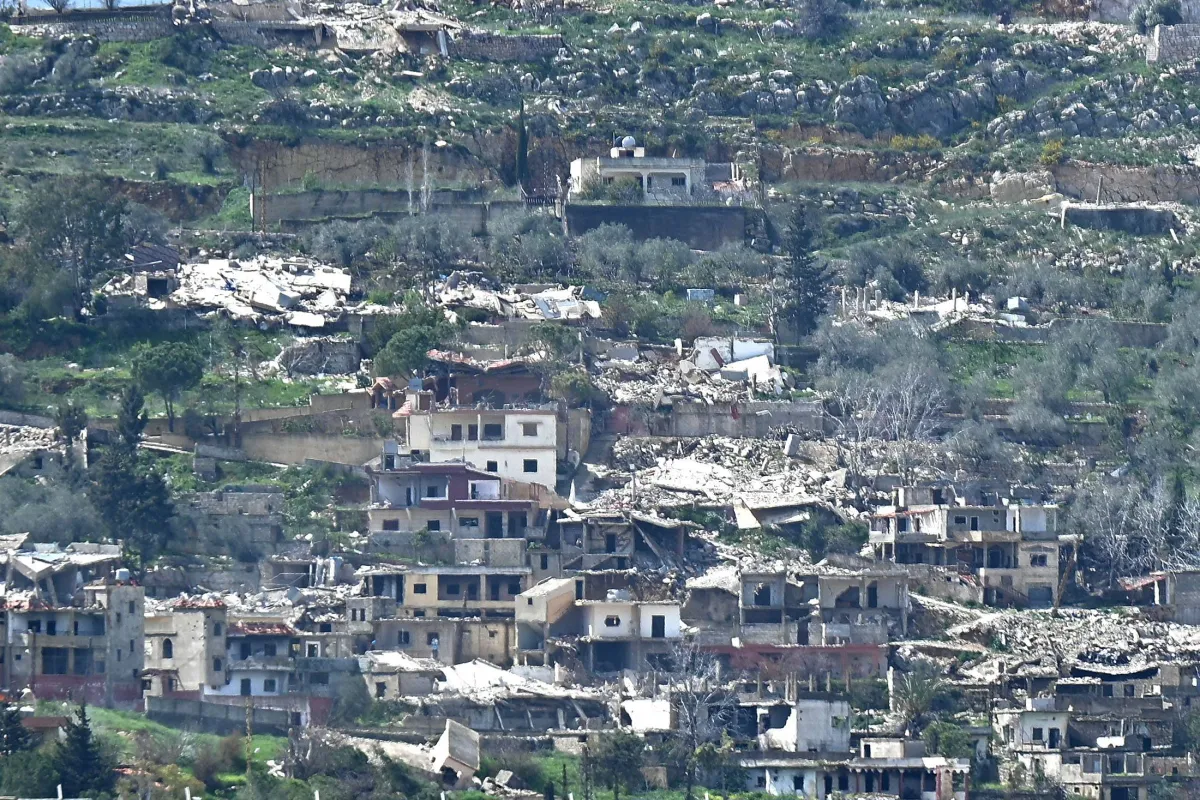 غارات مكثفة تسبق الهدنة ومقتل قيادي بحزب الله في بنت جبيل