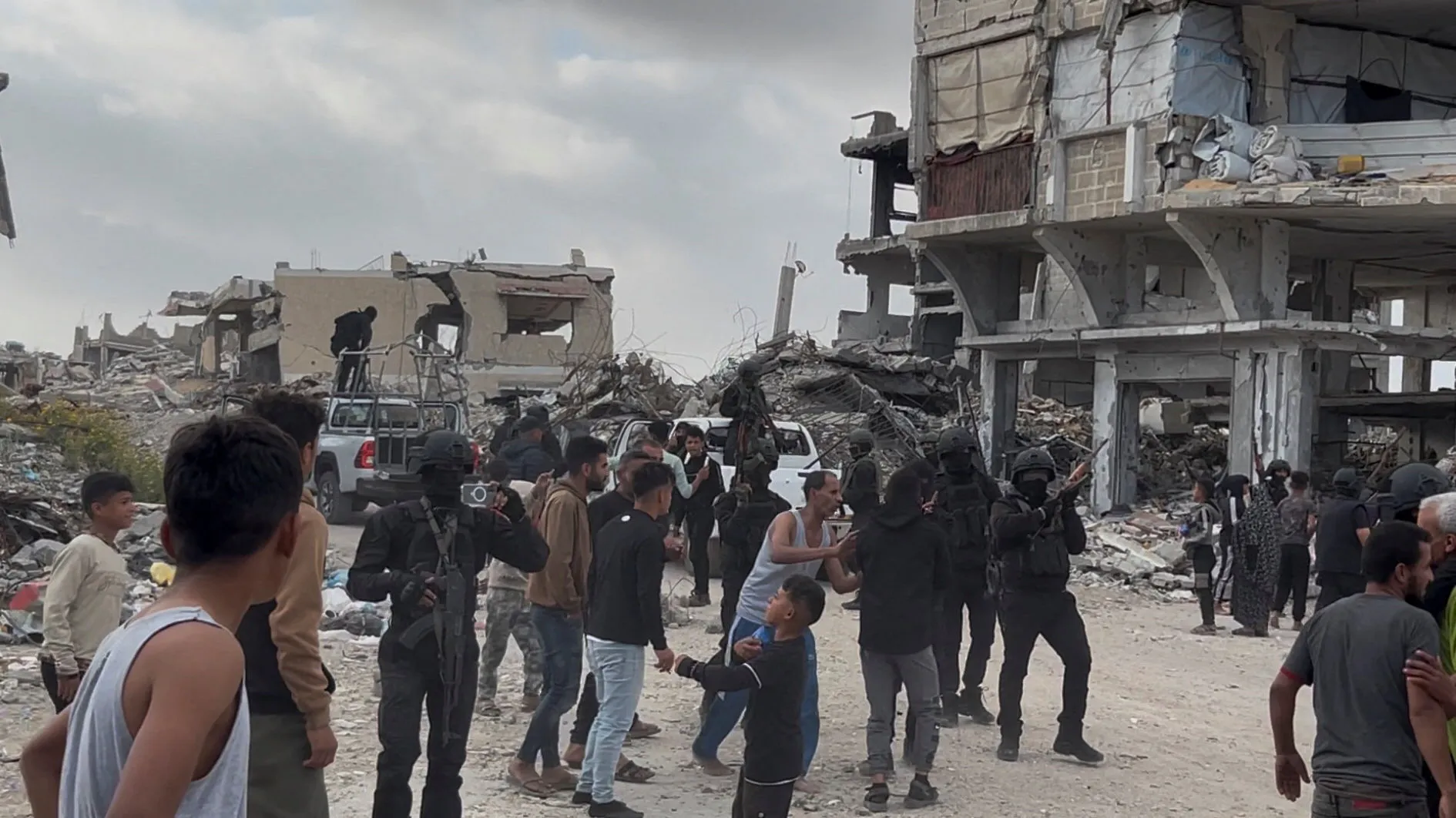 مواجهات عنيفة في غزة بعد كمين لمقاتلي الفصائل ضد عملاء الاحتلال