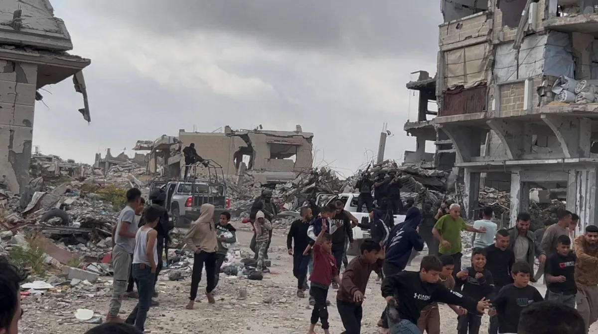 تصاعد التوتر في غزة مع تحركات مسلحة تستعرض قوتها