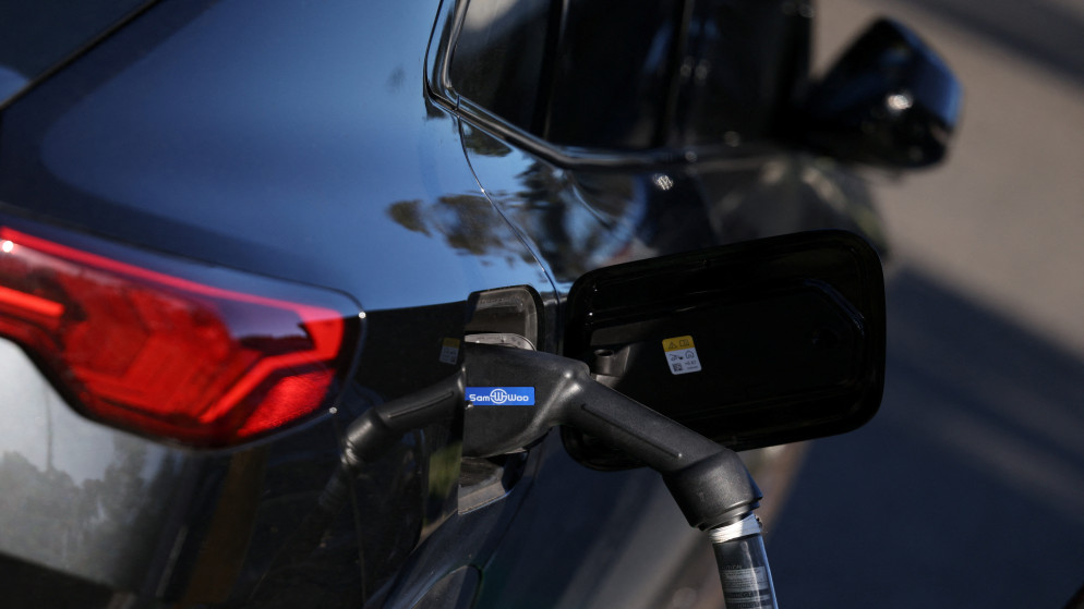 السيارات الكهربائية تشتعل في أوروبا وسط ارتفاع أسعار الوقود