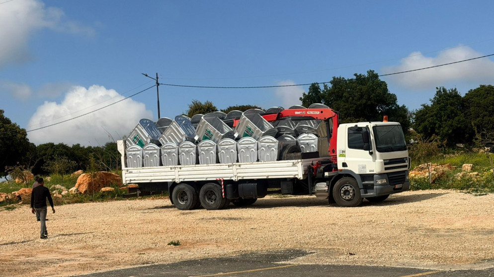 خطوة جديدة لتعزيز النظافة في البلقاء بتوزيع حاويات نفايات