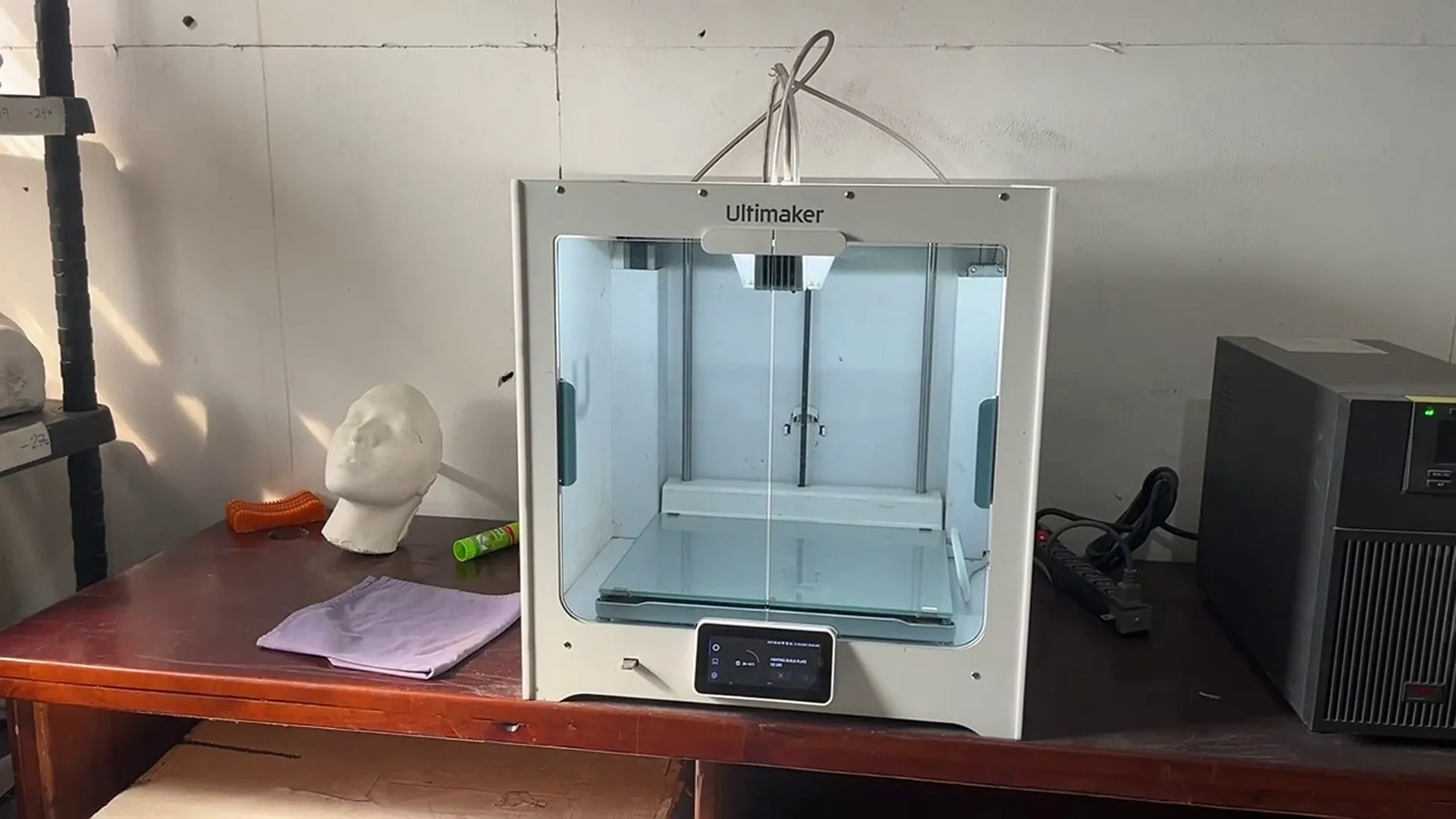 أقنعة طبية مبتكرة تعيد الأمل للأطفال المصابين في غزة