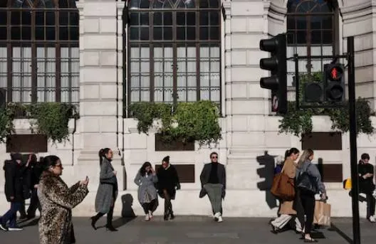 تراجع معنويات المستهلكين في بريطانيا جراء التوترات الجيوسياسية