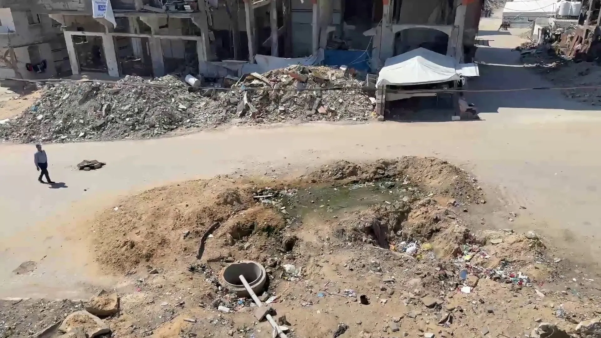 معاناة وأمراض تهدد نازحي جباليا في ظل غياب الخدمات