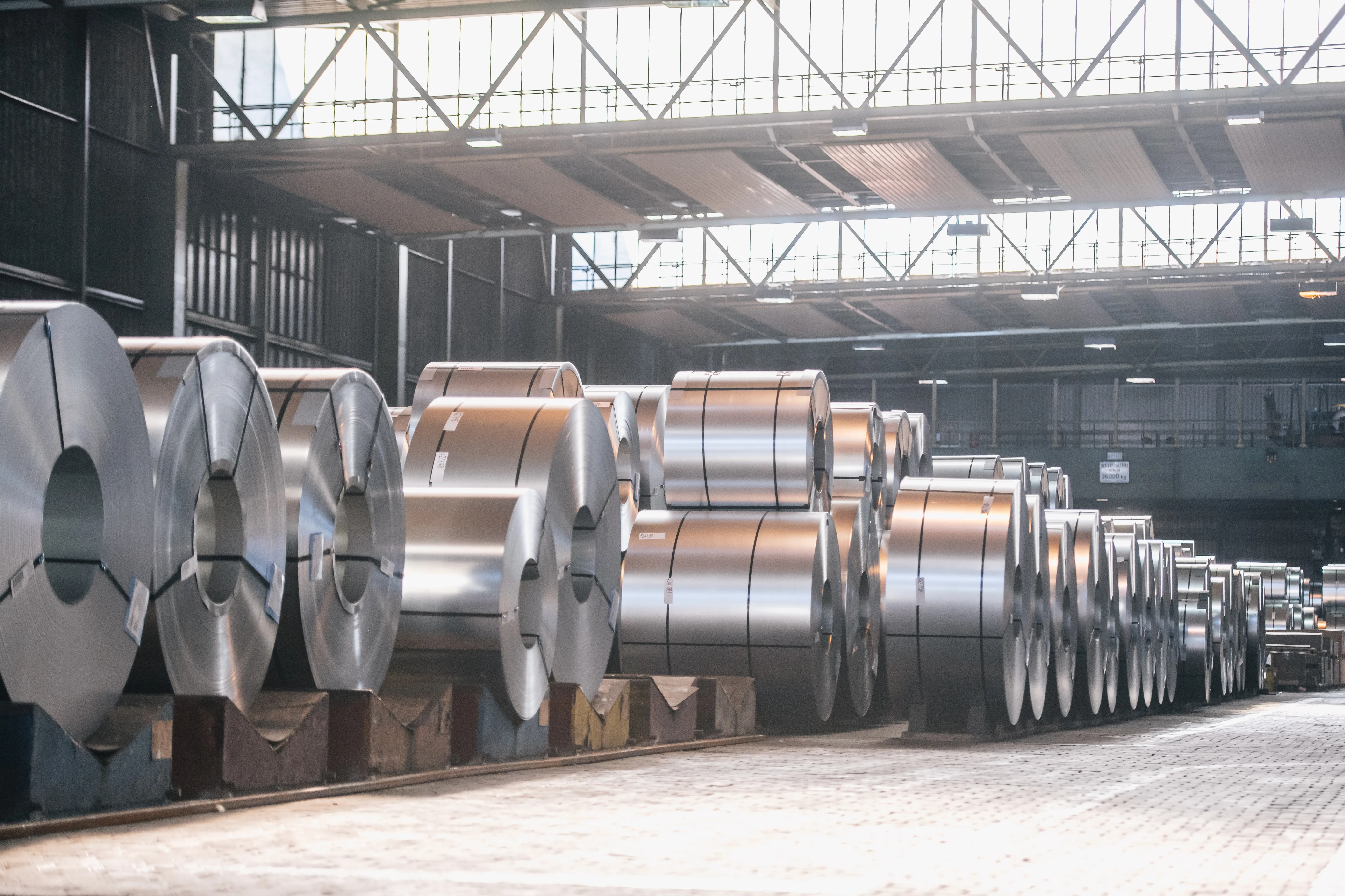 تأثير الأزمات على إنتاج الألمنيوم في الخليج وارتفاع الأسعار